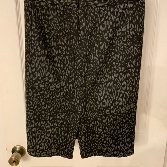 Black and grey printed pencil skirt - Picture 3 of 3
